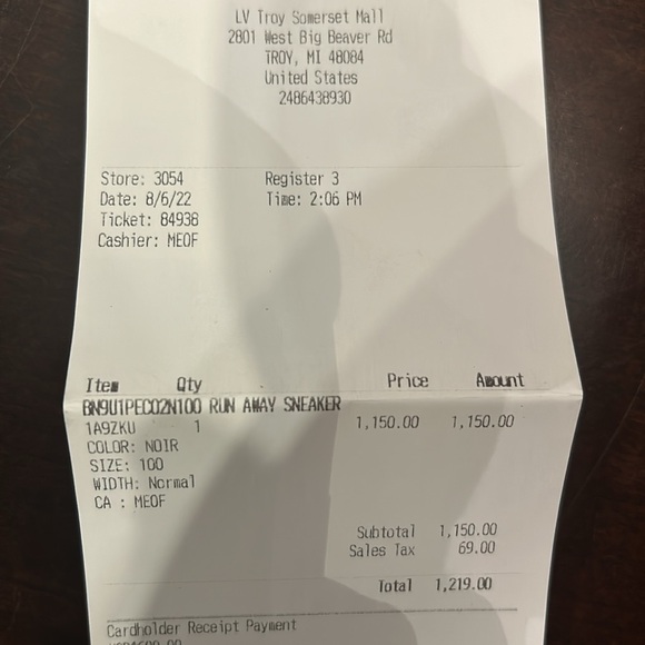 Black LV runners like new very clean!! Few wears just needs a wipe down - Picture 5 of 6